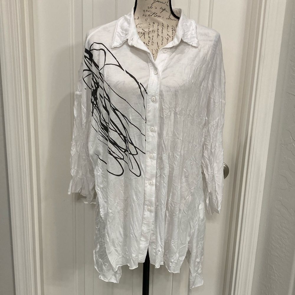 Luukaa White Shirt with Black Abstract Design Size 20.